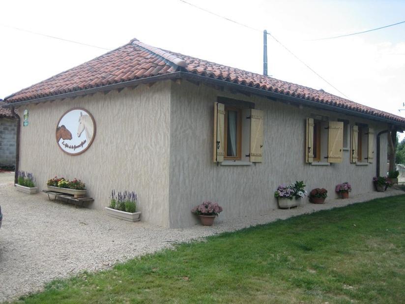 Gite De La Jument Grise Lescheroux Extérieur photo