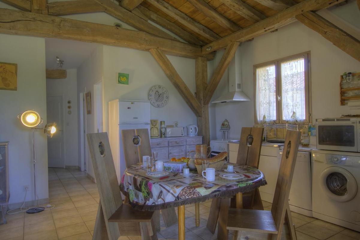 Gite De La Jument Grise Lescheroux Extérieur photo